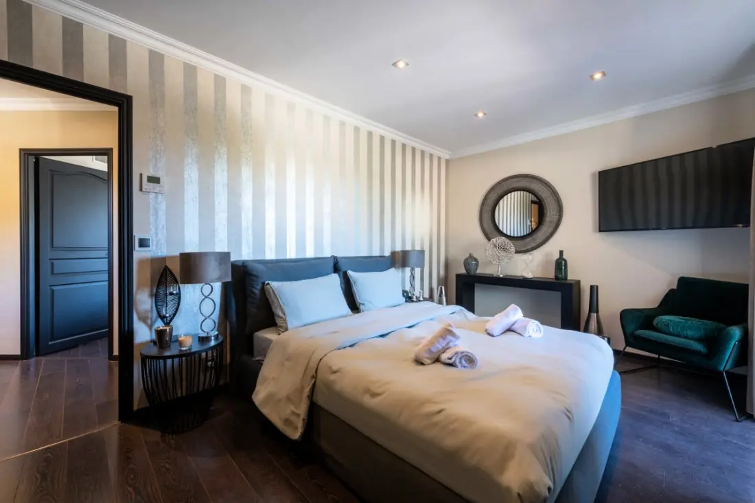 Résidence Villa 205m² Piscine Chauffée – Proche Cannes