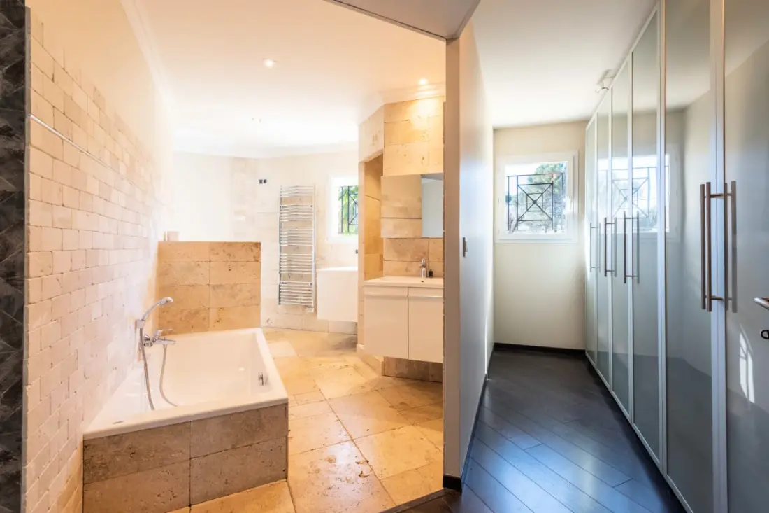 Résidence Villa 205m² Piscine Chauffée – Proche Cannes
