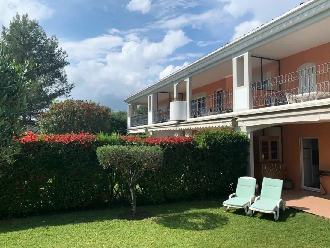 Résidence Moderne Wohnung in Mougins mit eigenem Garten