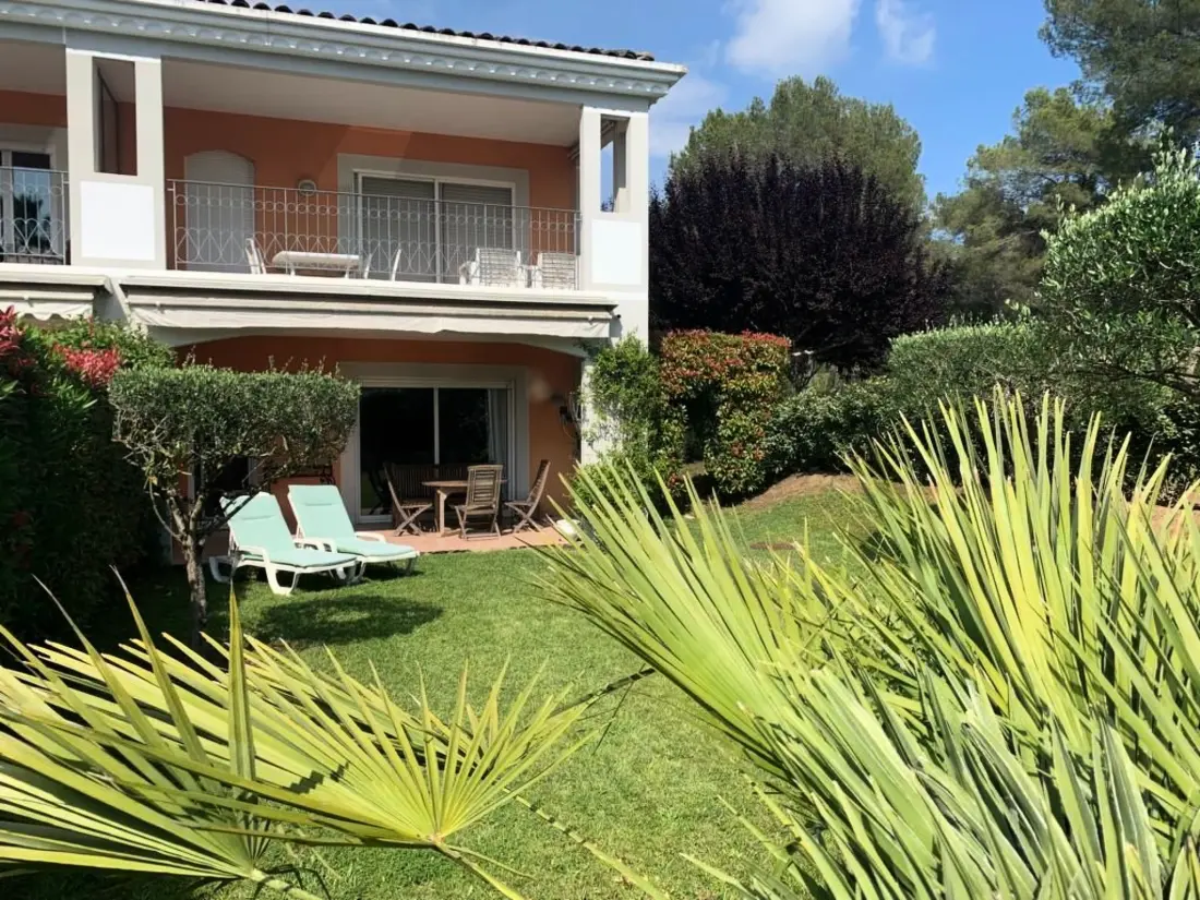 Résidence Moderne Wohnung in Mougins mit eigenem Garten