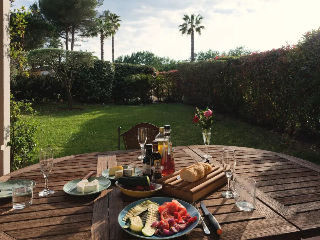 Résidence Moderne Wohnung in Mougins mit eigenem Garten