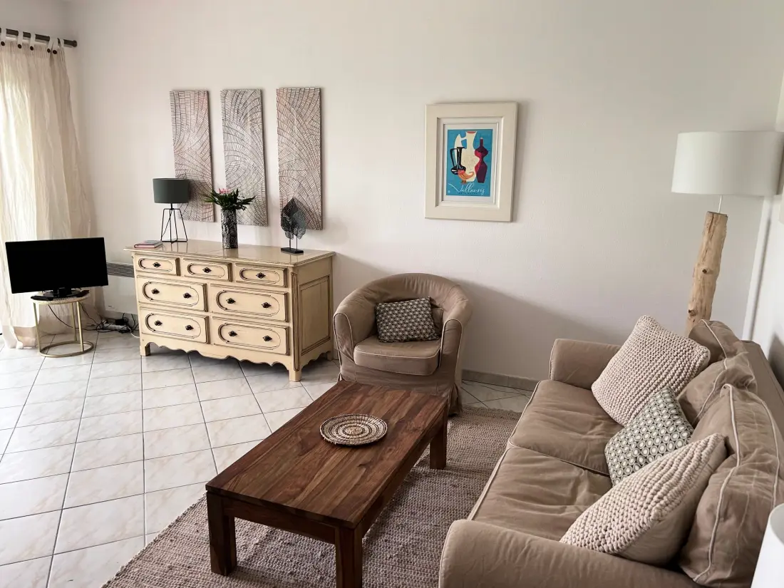 Résidence Wohnung in Mougins mit Gepflegtem Garten