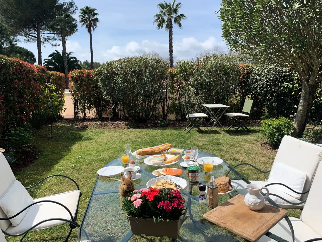 Résidence Wohnung in Mougins mit Gepflegtem Garten