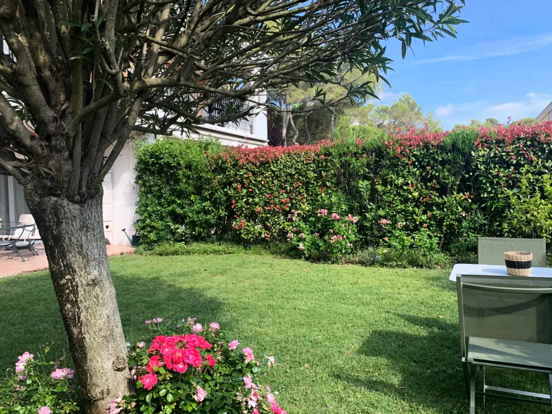 Résidence Wohnung in Mougins mit Gepflegtem Garten