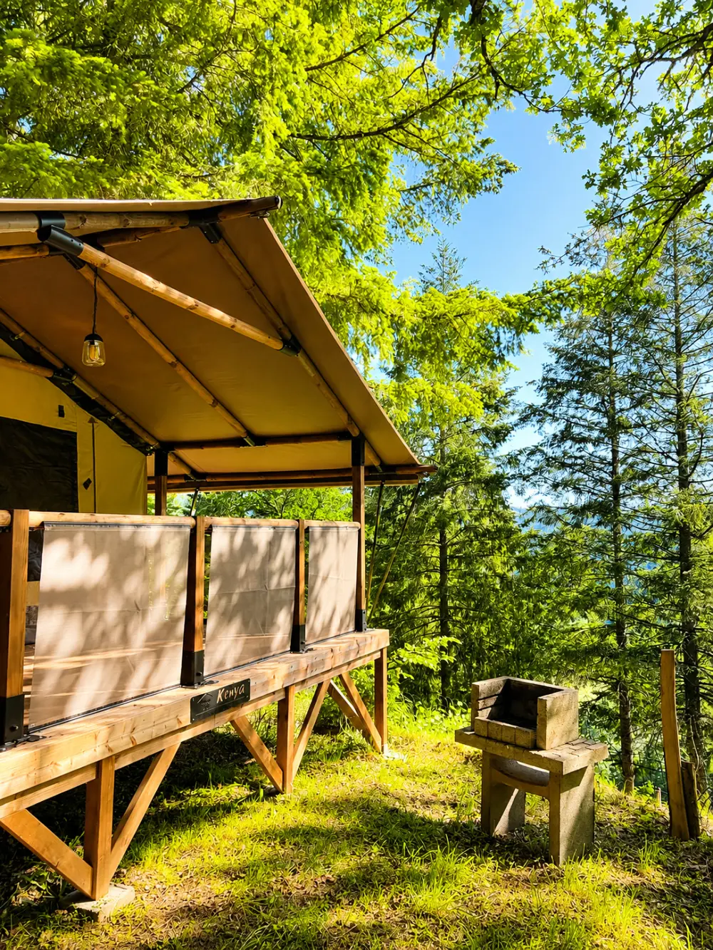 Flower Camping Le Belvédère - Auvergne - Cantal 4 étoiles★★★★