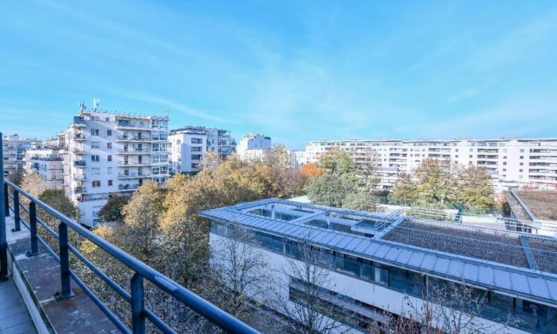 Lumineux Avec Balcon Aux Buttes Chaumont - - Paris - 21