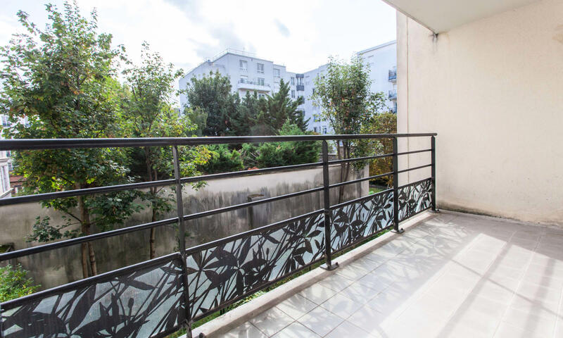 Lumineux Avec Balcon Aux Buttes Chaumont - - Paris - 30
