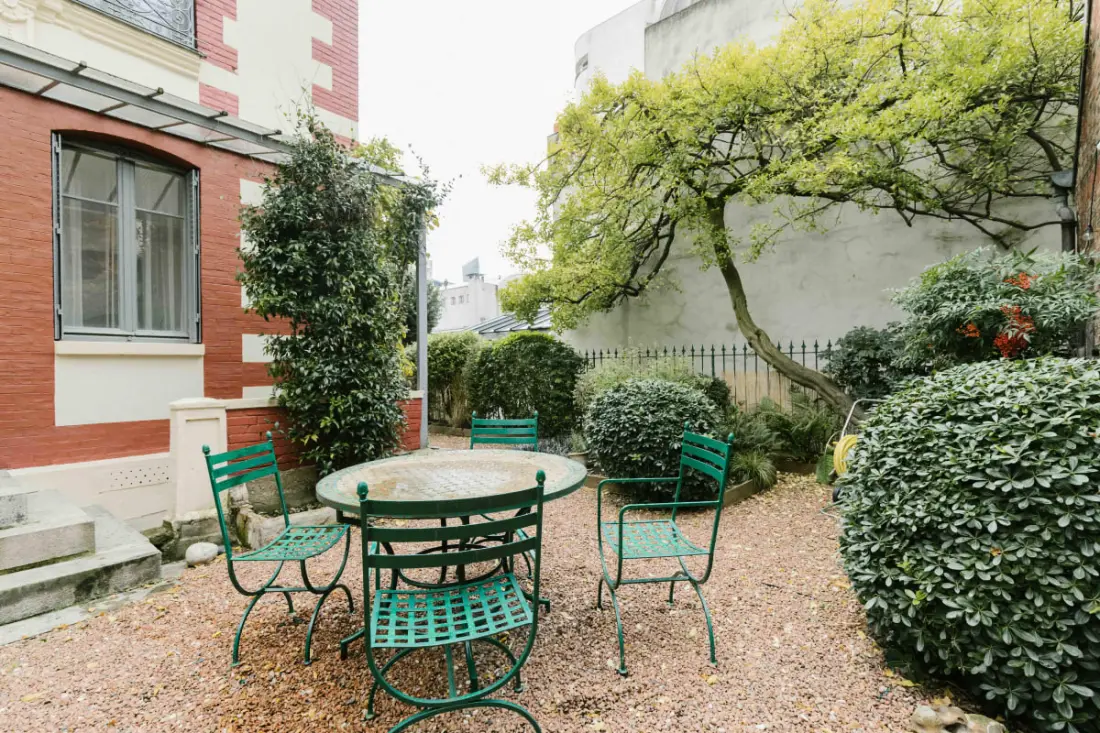 Grande Maison Dans Son Jardin Arboré