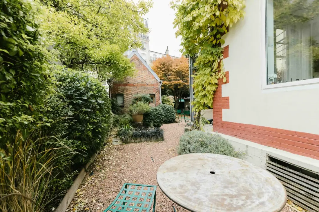 Grande Maison Dans Son Jardin Arboré