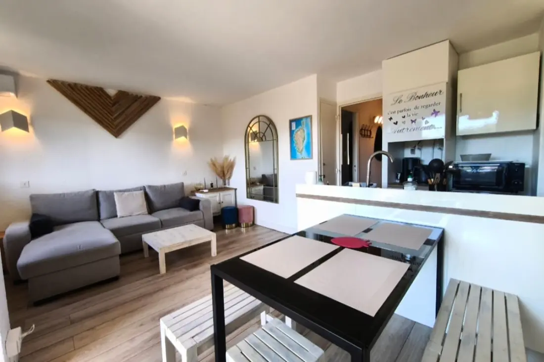 Bel Appartement Avec Piscine, 10 Min De La Plage