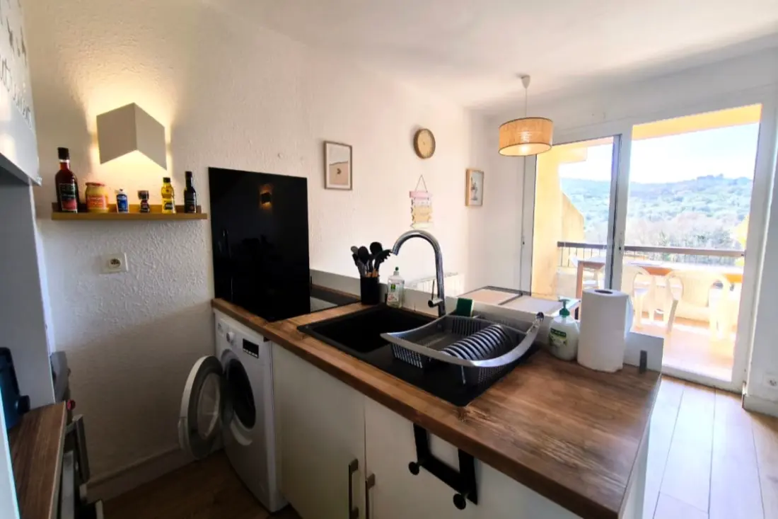 Bel Appartement Avec Piscine, 10 Min De La Plage