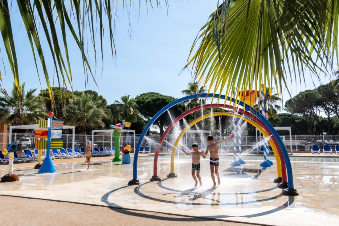 Camping Montana Parc Oasis Village - Coeur de l'Estérel 5 étoiles★★★★★