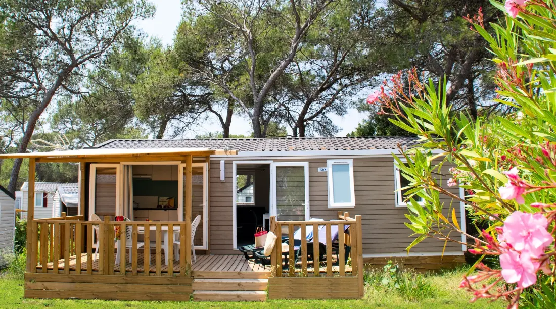 Camping Montana Parc Oasis Village - Coeur de l'Estérel 5 étoiles★★★★★