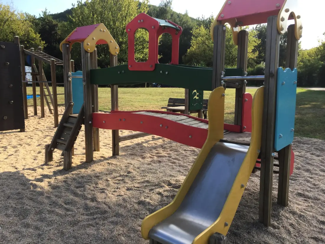 Village Camping LES VIGNES 3 étoiles★★★