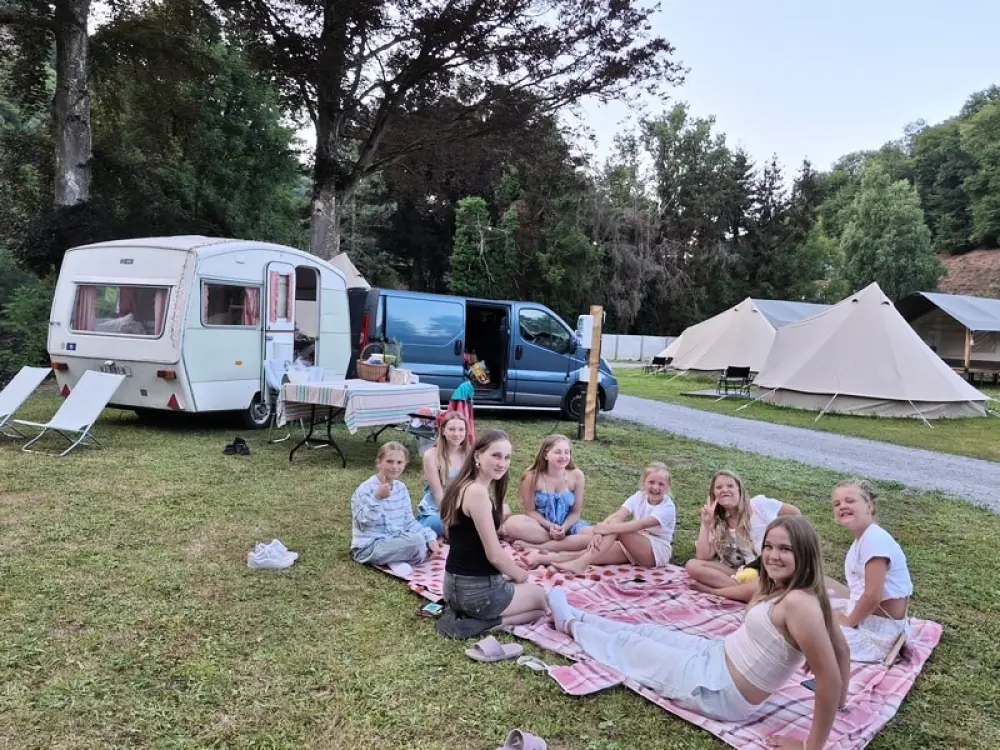 1-ouder camping Au Bord de l'Ourthe 2 étoiles★★