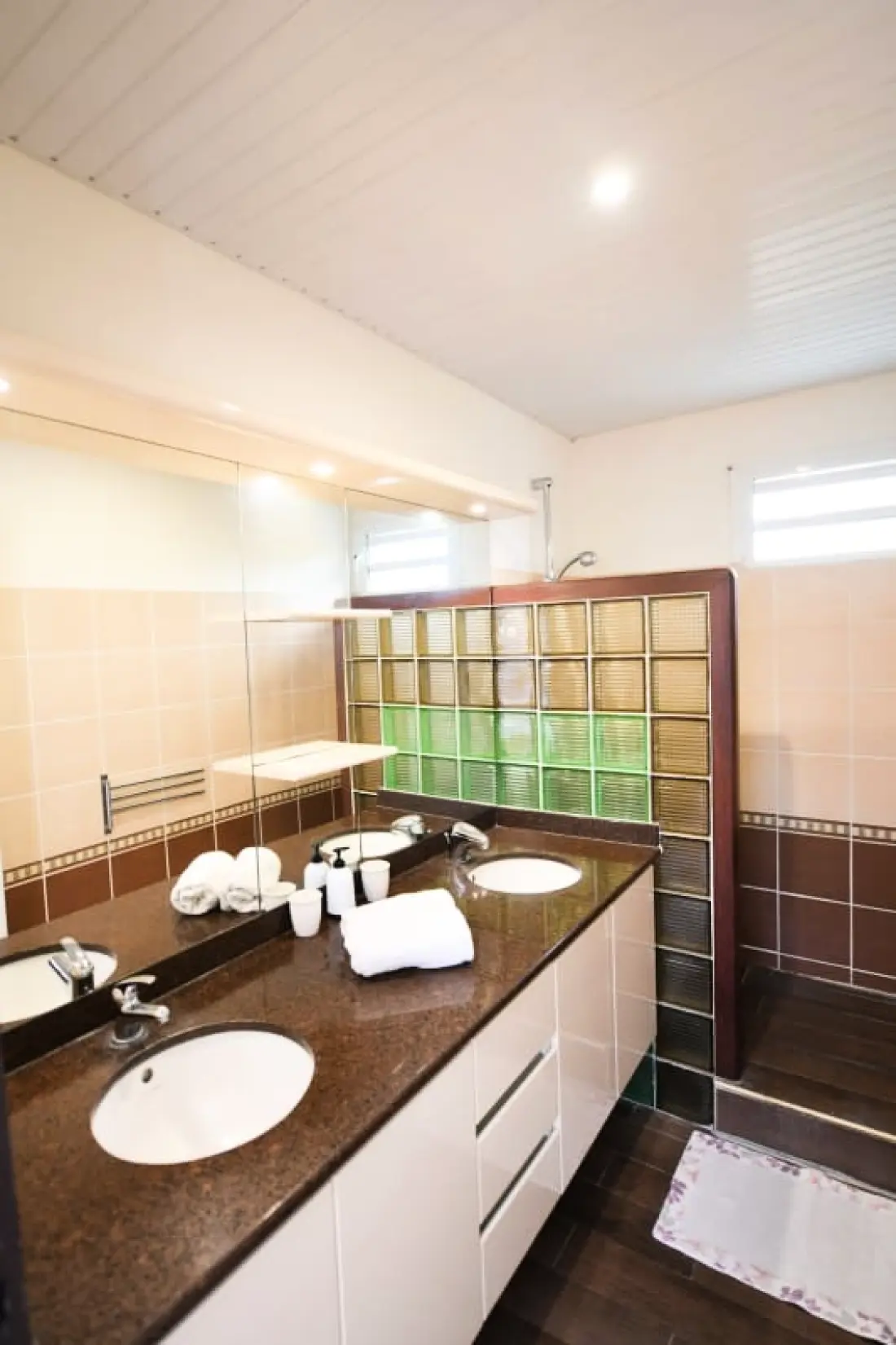 972d3 - Villa De 240m2 - Piscine - 5 Chambres