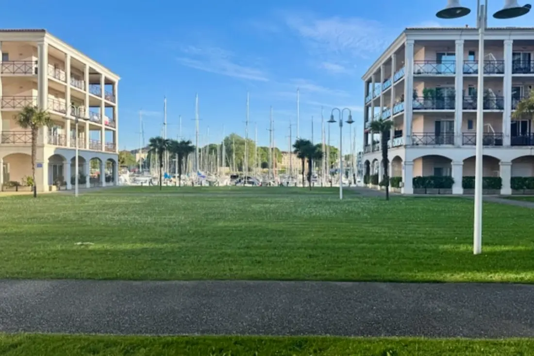 Appartement Calme Avec Terrasse Et Vue Sur Le Port