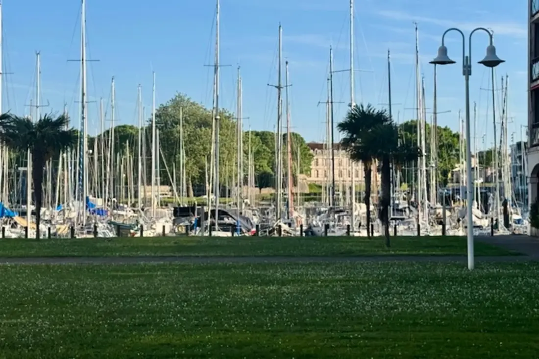 Appartement Calme Avec Terrasse Et Vue Sur Le Port