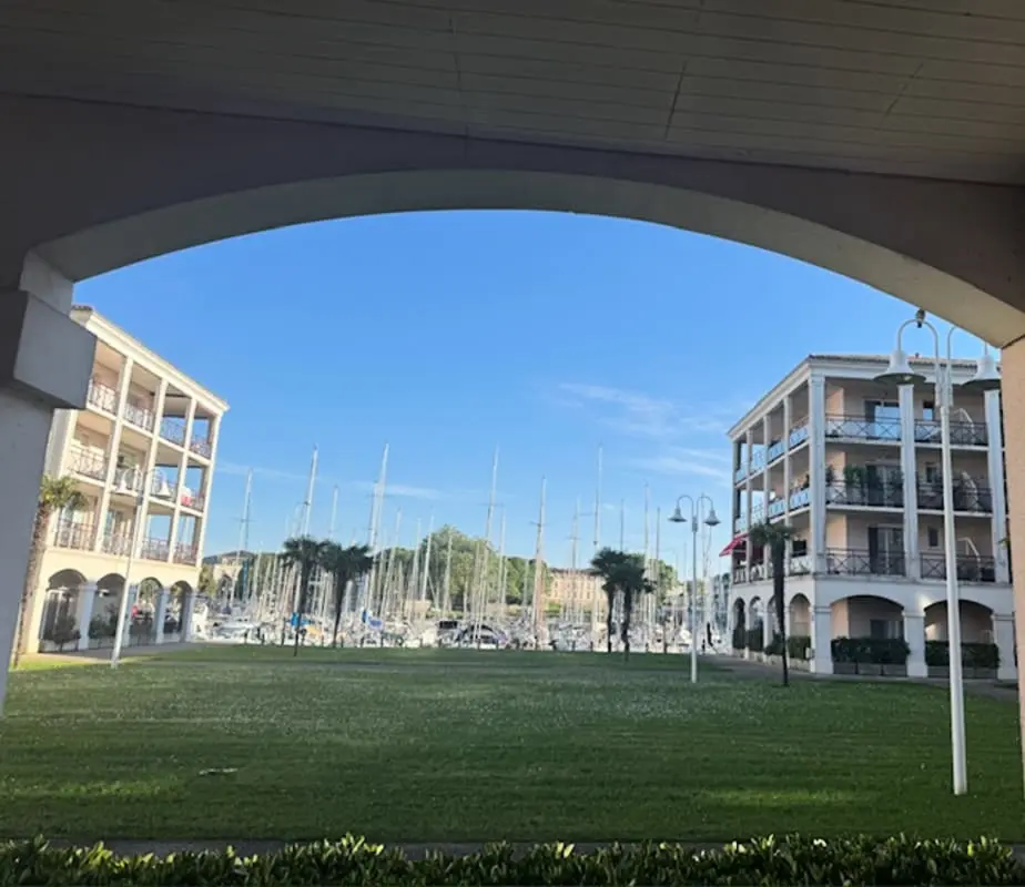 Appartement Calme Avec Terrasse Et Vue Sur Le Port
