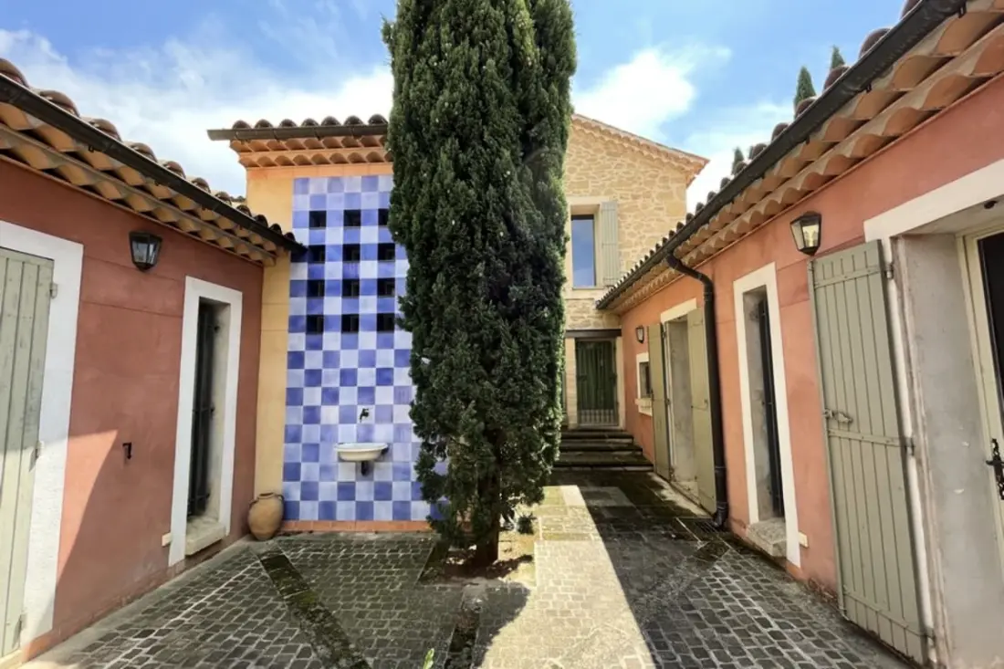 Nouveau- Villa Les Cyprès