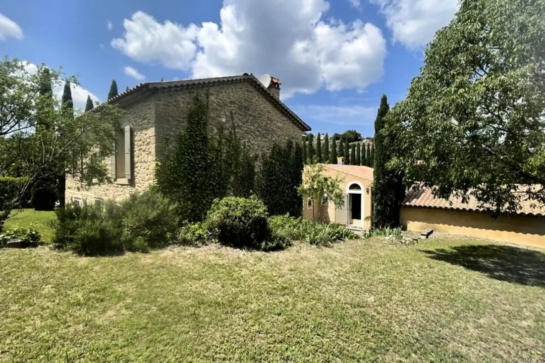 Nouveau- Villa Les Cyprès