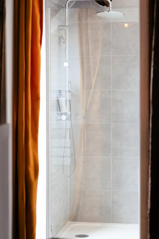 Eveil 4 : Le Refuge Lumière Sous Les Toits De Rouen