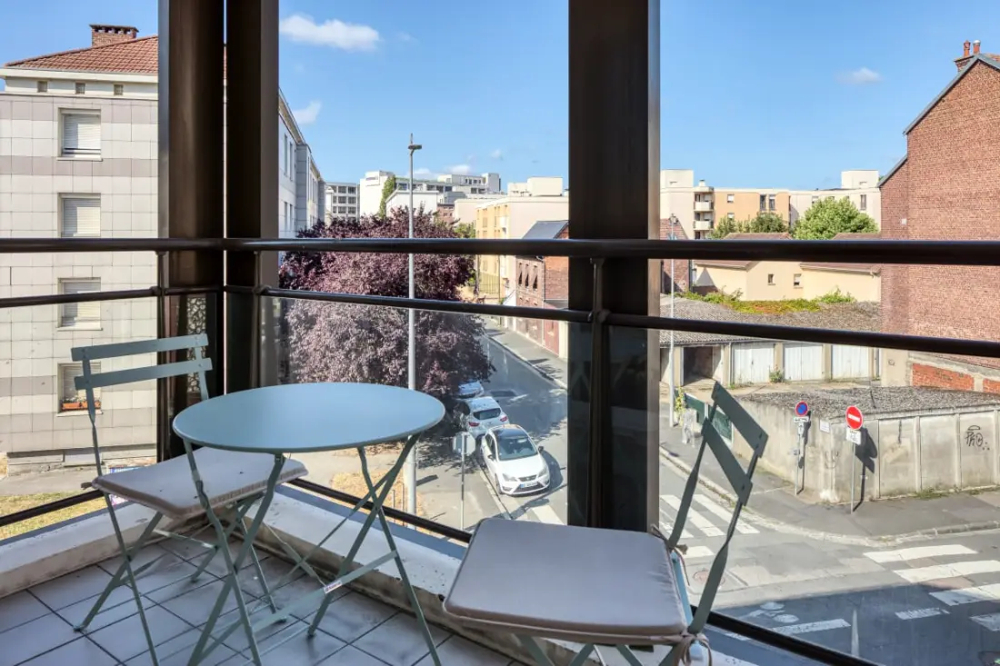 Floria – Élégant Appartement Avec Balcon, Cave Et Parking