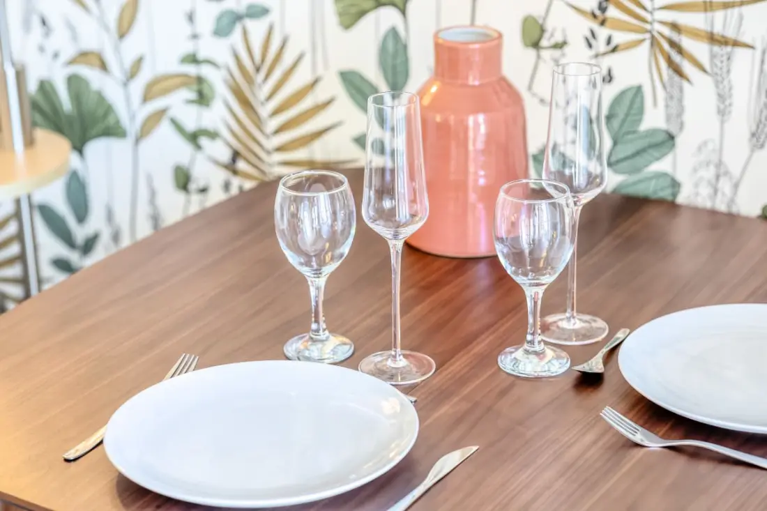 Floria – Élégant Appartement Avec Balcon, Cave Et Parking