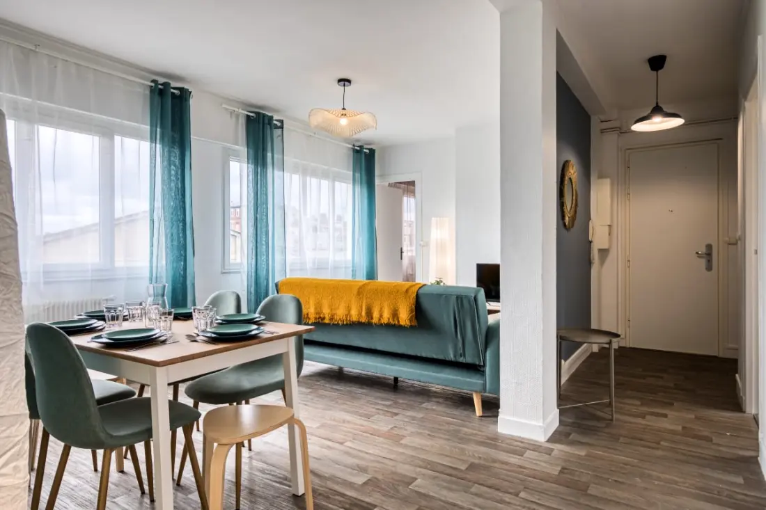La Suite Des 3 Tours : Spacieux 3 Chambres