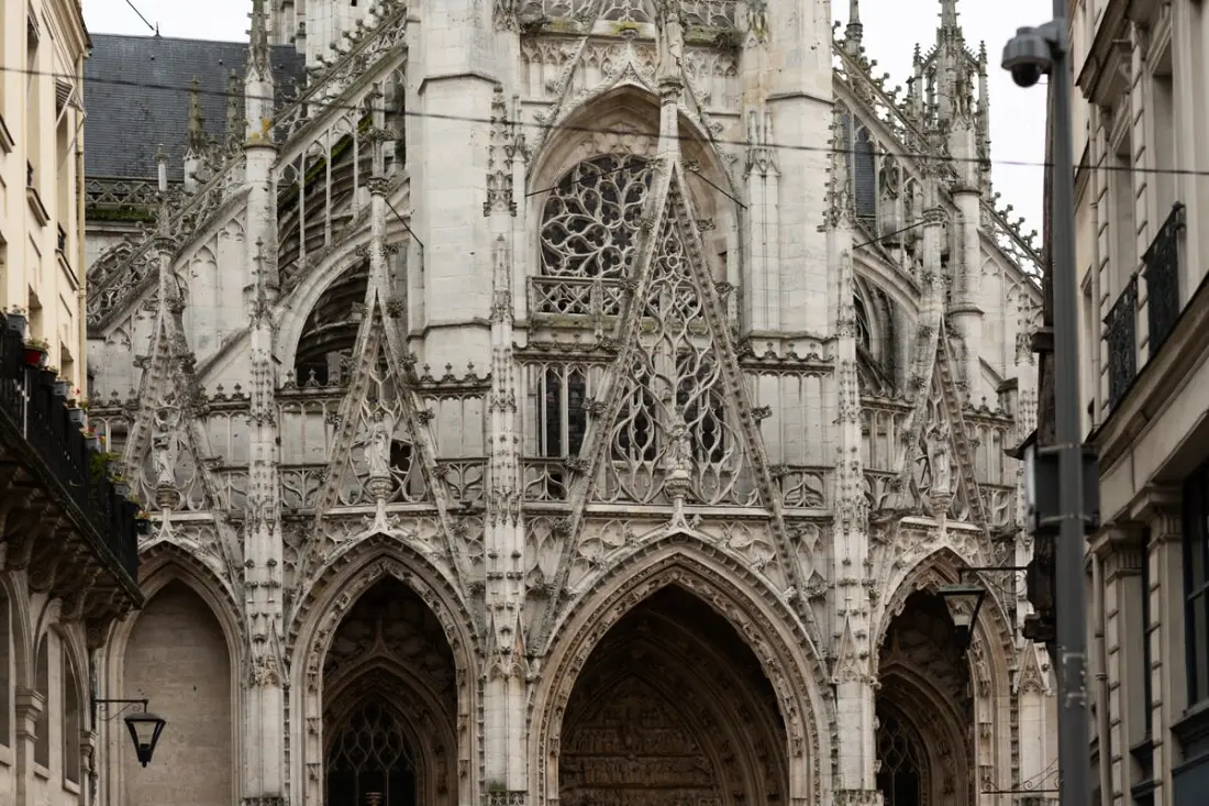 Olivier : Élégance Au Cœur De Rouen