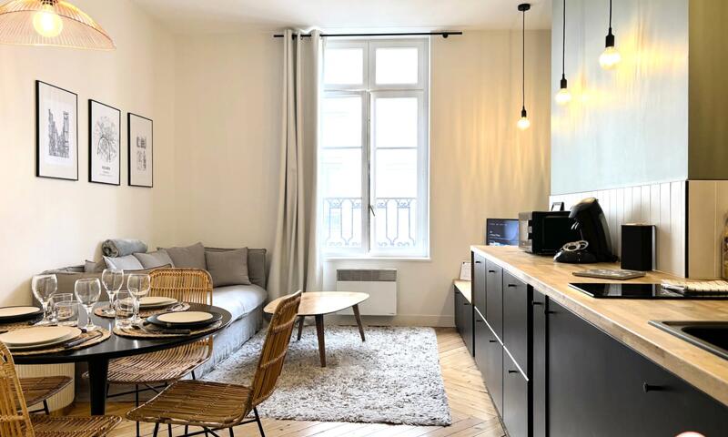 🌴 L'exotique - Vue Place Du Vieux Marché - - Rouen - 12