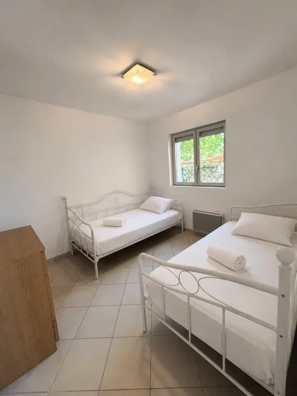 Maison En Pierre à Roussillon - Piscine Et Tennis