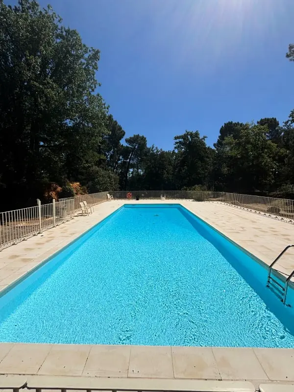Maison En Pierre à Roussillon - Piscine Et Tennis