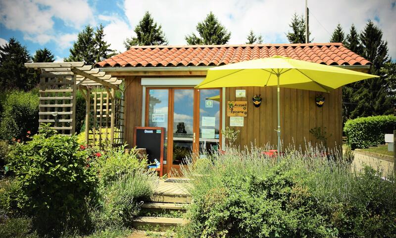 Camping de la Belle Etoile *** - Saint Bonnet Le Château - 17