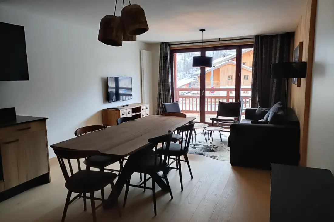 Nid Douillet Au Pied Des Pistes