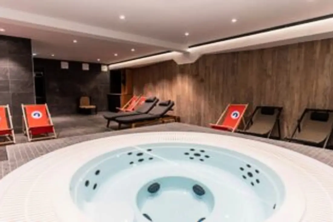 Nid Douillet Au Pied Des Pistes