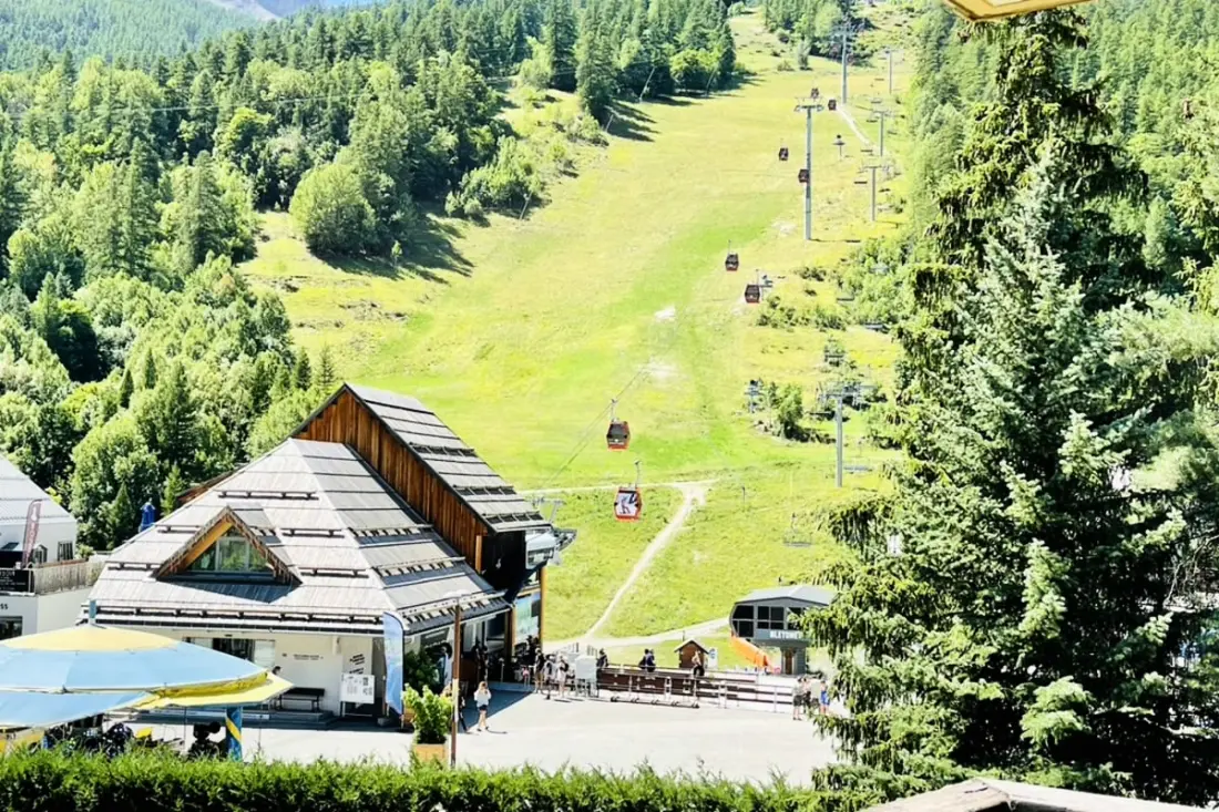 Serre-chevalier:studio Terrasse Au Pied Des Pistes
