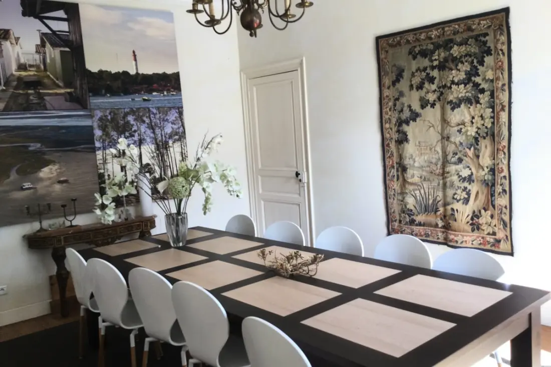 Château La Tuilière Au Milieu De Son Vignoble Dans Un Cadre Exceptionnel