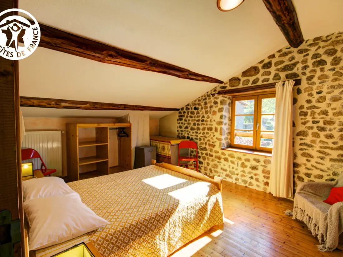 Maison de Vacances SAINT-DIDIER-SUR-ROCHEFORT 3