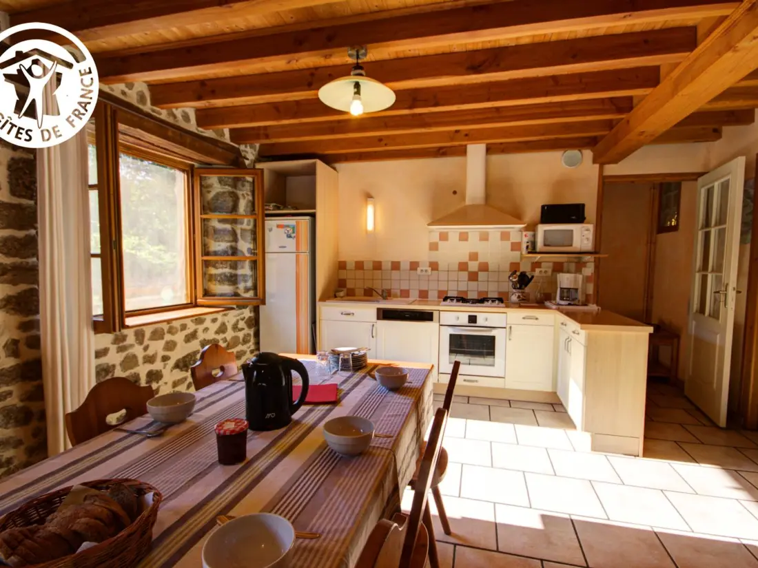 Maison de Vacances SAINT-DIDIER-SUR-ROCHEFORT 3