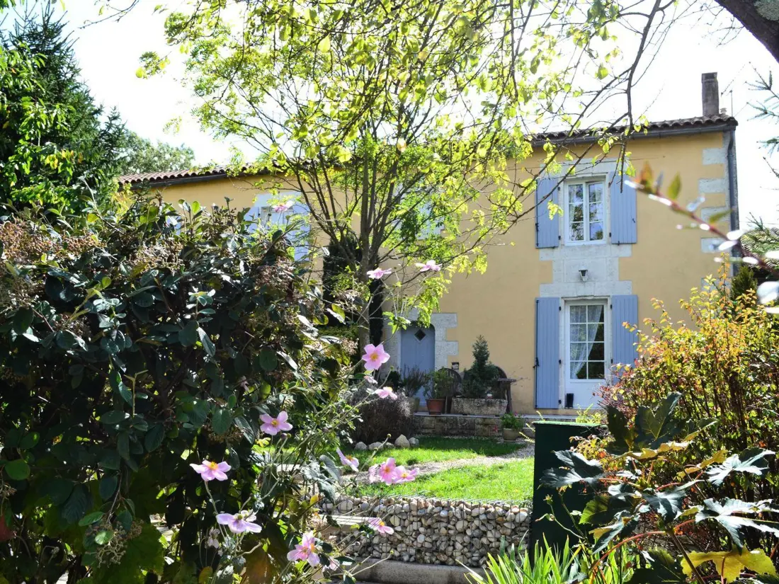 Maison de Vacances Saint-Genis-d'Hiersac 2