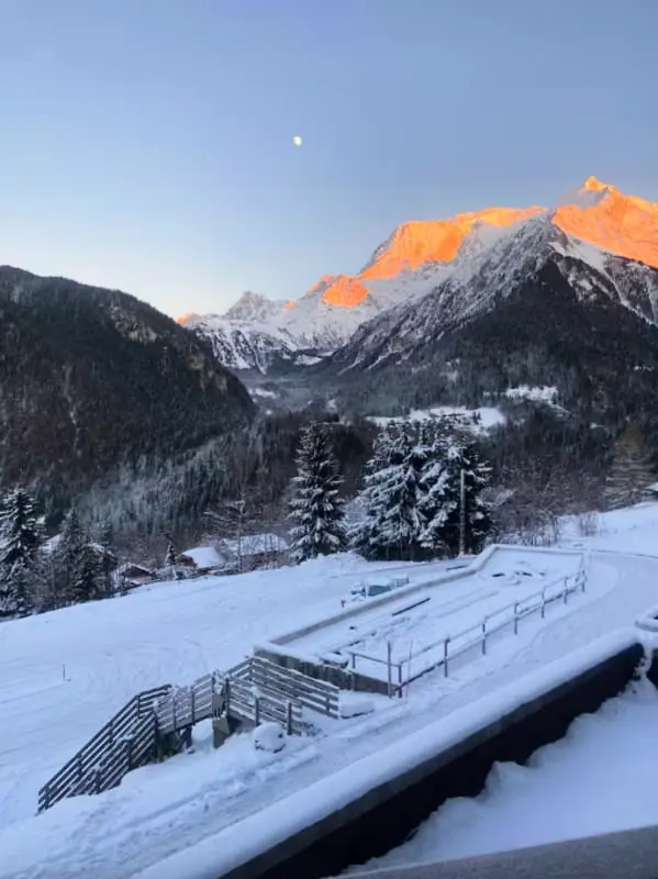 Nidamis Au Pied Des Pistes Vue Massif Mont-blanc