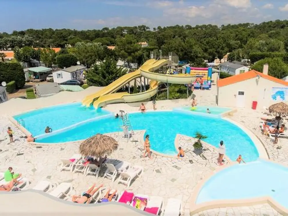 Camping La Parée Du Jonc  3 étoiles★★★
