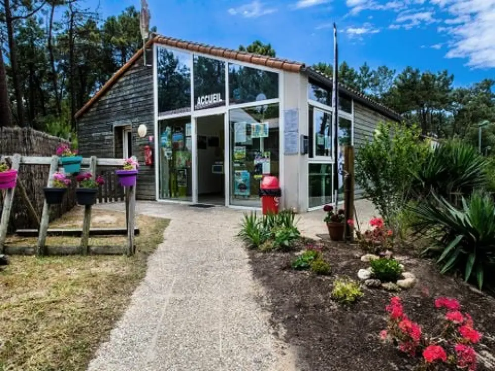 Camping Le Chenal  3 étoiles★★★