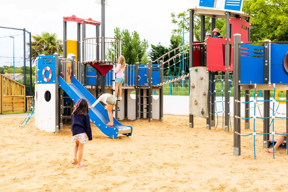 Camping Les Aventuriers de la Calypso 41 étoiles★