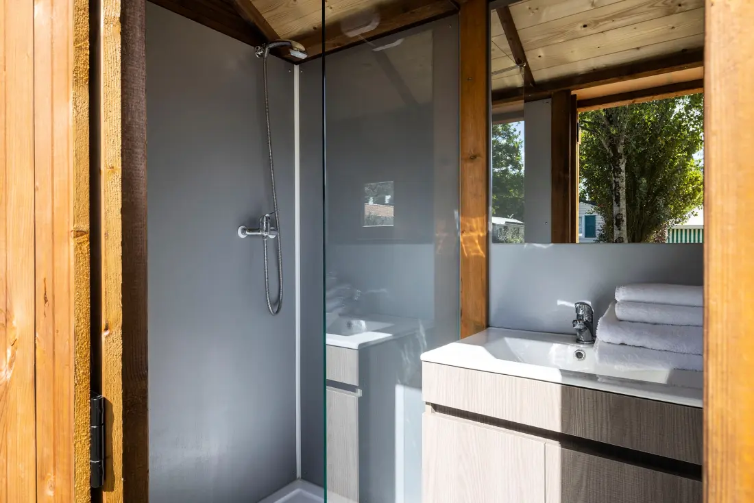 Flower Camping La Davière Plage 4 étoiles★★★★