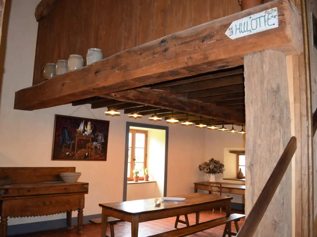 Maison de Vacances SAINT-JUST-LA-PENDUE 4
