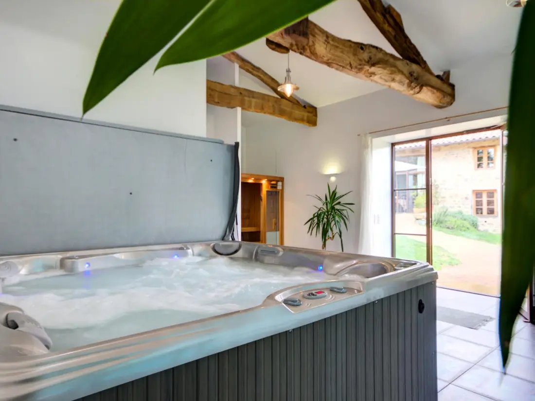 Maison de Vacances SAINT-JUST-LA-PENDUE 4
