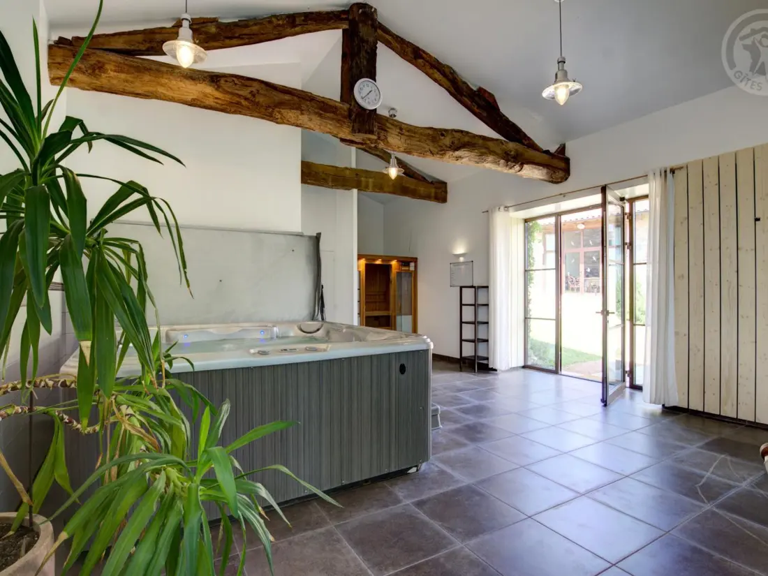 Maison de Vacances SAINT-JUST-LA-PENDUE 5