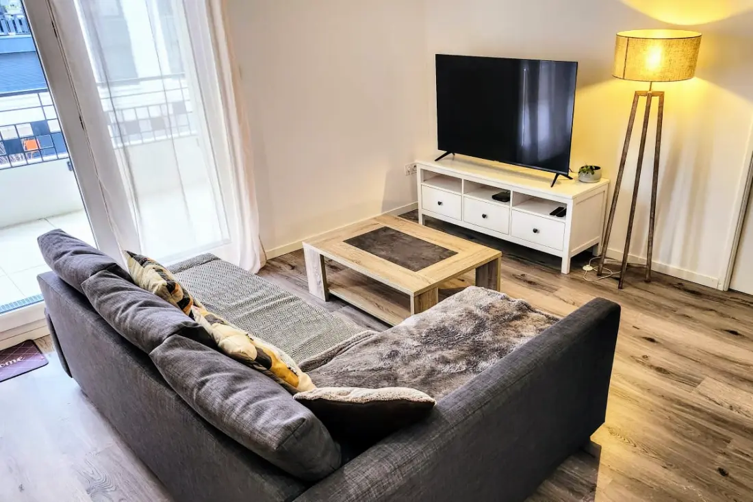 Appartement Moderne Avec Balcon - Proche Paris